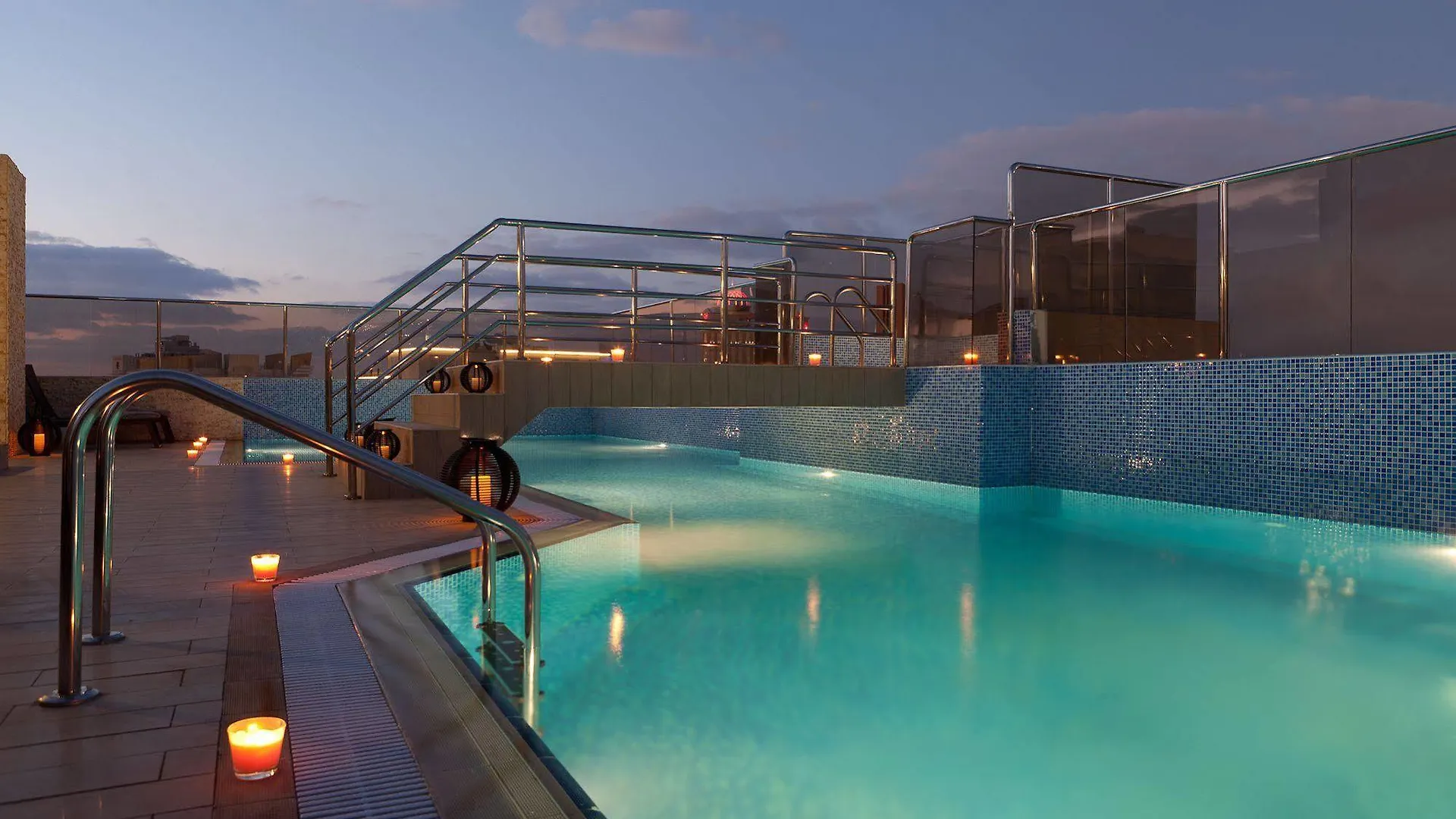 ** Aparthotel Noon Hotel Apartments Dubaj Spojené arabské emiráty